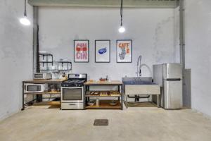 Una cocina o cocineta en Cozy Studio Gem - Old San Juan - Near Attractions