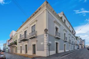 El barrio en el que está el departamento o un barrio cercano