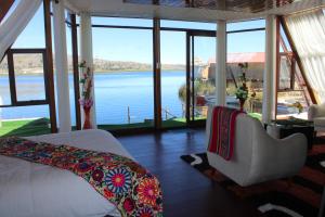 a bedroom with a bed and a view of the water at Titicaca SUMA SARTIRI in Puno