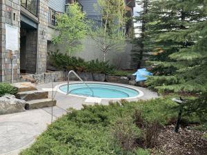 Πισίνα στο ή κοντά στο Stunning Condo - Hot Tubs & Steam Room - Pets Ok