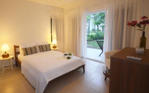 a bedroom with a bed and a large window at Infiniti Instyle in Sosúa