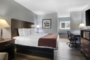 Ένα ή περισσότερα κρεβάτια σε δωμάτιο στο Best Western Lake Conroe Inn +17 φωτογραφίες