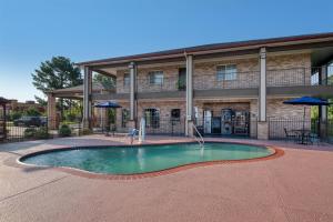 Πισίνα στο ή κοντά στο Best Western Lake Conroe Inn