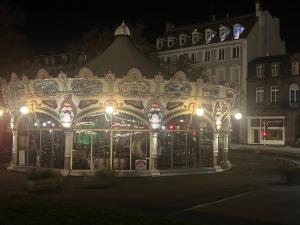 Budova, kde se aparthotel nachází + 9 fotografií