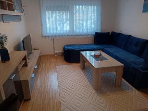 Μια τηλεόραση ή/και κέντρο ψυχαγωγίας στο Apartmani Srebrenik