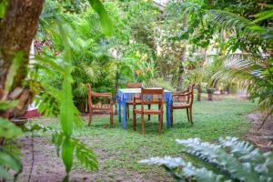 A garden outside Hotel Finlanka