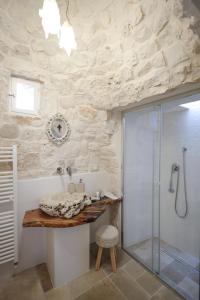 Koupelna v ubytování I Trullarelli + 66 fotografií