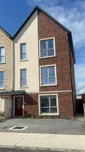 Το κτήριο όπου στεγάζεται  το δωμάτιο σε οικογενειακή κατοικία