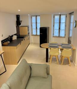 Kuchyň nebo kuchyňský kout v ubytování Magnifique appartement au pied de la citadelle