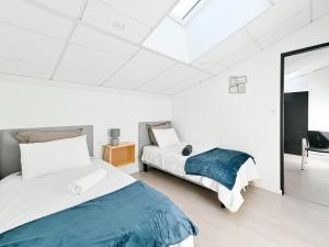 Ένα ή περισσότερα κρεβάτια σε δωμάτιο στο La Tiboire Côté Grange - Authenticité & Elégance +46 φωτογραφίες