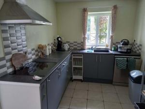 Η κουζίνα ή μικρή κουζίνα στο L'Atout de France +4 φωτογραφίες