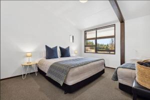 Postel nebo postele na pokoji v ubytování Mt Aspiring Holiday Park