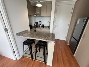 Η κουζίνα ή μικρή κουζίνα στο Moderno departamento Montemar Concón 1D 1B