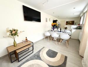 Μια τηλεόραση ή/και κέντρο ψυχαγωγίας στο Le Mazal