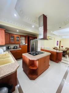 Η κουζίνα ή μικρή κουζίνα στο Oysterbay Retreat - 2-Bedroom Ocean View