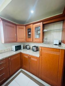 Η κουζίνα ή μικρή κουζίνα στο Oysterbay Retreat - 2-Bedroom Ocean View