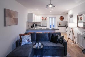 Kuchyň nebo kuchyňský kout v ubytování Modern 3-Bedroom Apartment with Garden Near Cardiff City Centre