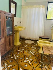 TV a/nebo společenská místnost v ubytování hospedaje Los calcáreos