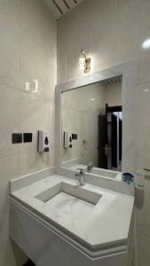 Phòng tắm tại بيات للشقق المخدومة