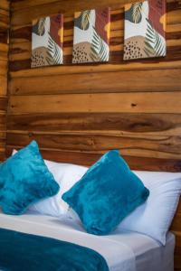 Postel nebo postele na pokoji v ubytování Castle Beach Hostel