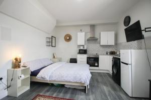 Η κουζίνα ή μικρή κουζίνα στο Birmingham Central Luxury Suites
