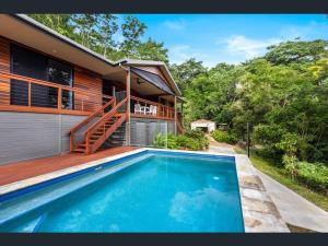 Πισίνα στο ή κοντά στο Kookaburra - A Home in the Trees