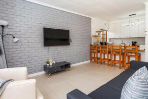 Et tv og/eller underholdning på Strawberry Cottage - Upper Constantia Greenbelt