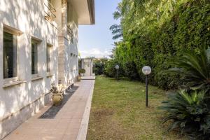 Κήπος έξω από το Villa Rosaria