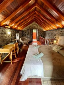 Postel nebo postele na pokoji v ubytování Palheiro Mar by Olá Madeira