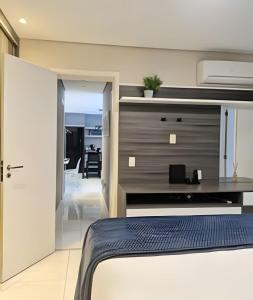 Postel nebo postele na pokoji v ubytování Conforto na Praia Gonzaga, Estacionamento, Piscina + 52 fotografií