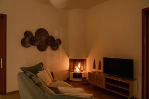 TV a/nebo společenská místnost v ubytování Villa Luce Luxury Accomodation