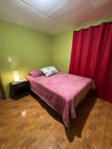 Un pat sau paturi într-o cameră la Apartment house FIDE