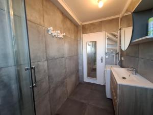 Ένα μπάνιο στο Peaceful stay with unobstructed views, modern comforts +19 φωτογραφίες