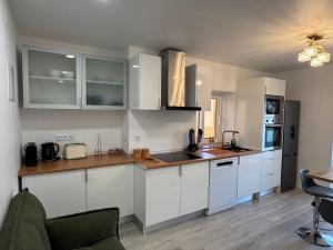 Køkken eller tekøkken på Charming Sunset flat + 25 billeder