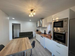 Køkken eller tekøkken på Charming Sunset flat