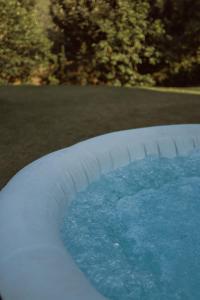 Bazén v ubytování Dila's Lodge - 15 min Outlet Catarina São Roque nebo v jeho okolí