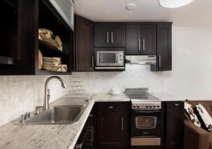 Η κουζίνα ή μικρή κουζίνα στο Perfect Inside Downtown Aspen Location! Romantic 1300 ft, 4 Blocks or 396 m, to AJAX or Aspen Mountain