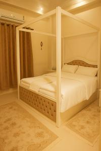 Un pat sau paturi într-o cameră la Laguna King - care & comfort