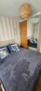 Ένα ή περισσότερα κρεβάτια σε δωμάτιο στο Reims Center Cathedral View