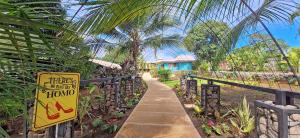 a garden with a walkway in a greenhouse at Club Heasa - Men Only in La Garita