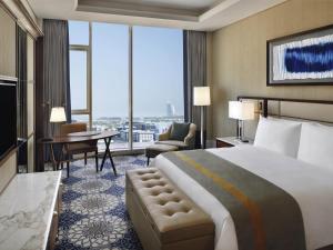 Postel nebo postele na pokoji v ubytování Grand Plaza Mövenpick Media City