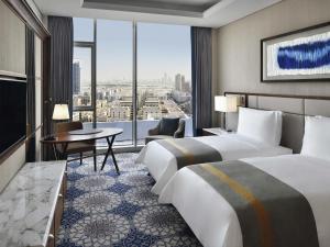 Postel nebo postele na pokoji v ubytování Grand Plaza Mövenpick Media City