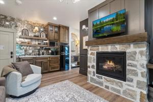 Η κουζίνα ή μικρή κουζίνα στο The Moose Room - Newly Built 2B2B Midway Loft