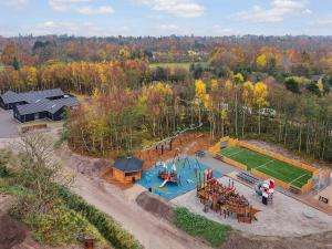 - une vue aérienne sur une aire de jeux dans un parc dans l'établissement 5 star holiday home in Idestrup, à Bøtø By