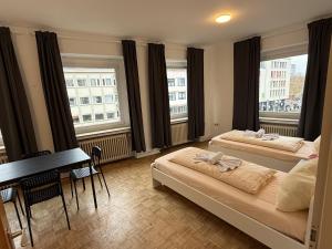 Ένα ή περισσότερα κρεβάτια σε δωμάτιο στο CityStay Cologne Apartments & Rooms