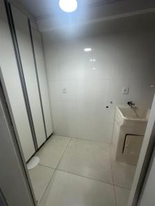 Ένα μπάνιο στο Apartamento de 2 quartos equipado em Imbituba sc +9 φωτογραφίες