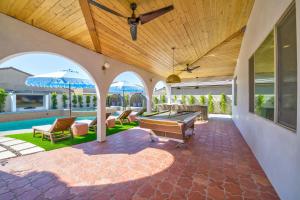 Bazén v ubytování Los Arcos- Exclusive 7 Br, Sleeps 19 Pool Home nebo v jeho okolí