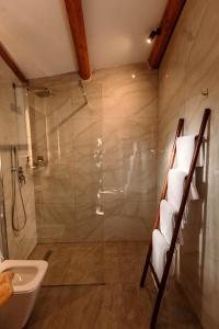 Ένα μπάνιο στο Alpeta Agrotourism & Winery - Roshnik , Berat +82 φωτογραφίες