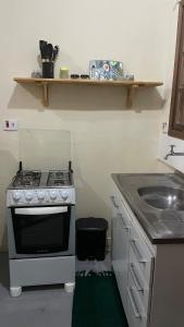 Kuchyň nebo kuchyňský kout v ubytování Guacahouse, casinha aconchegante para até 5 pessoas!