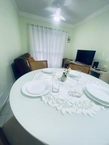 Una televisión o centro de entretenimiento en Sol e Mar